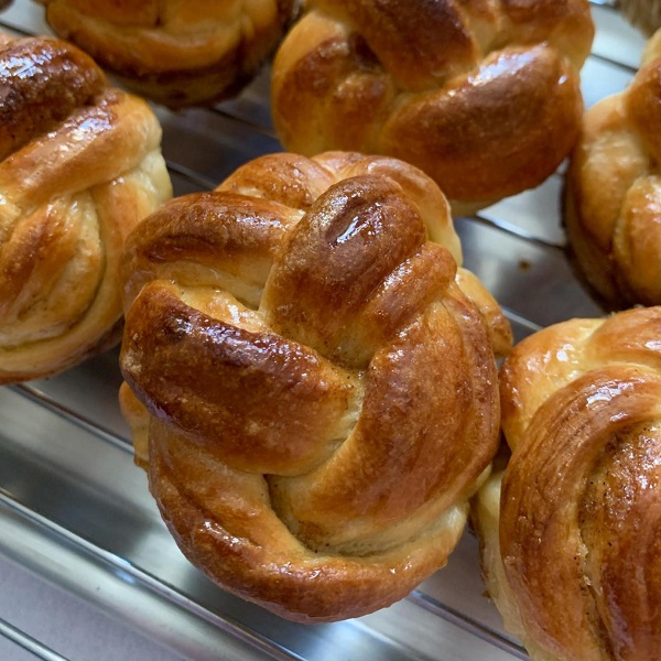 Cinnamon braid knots The Fresh Loaf